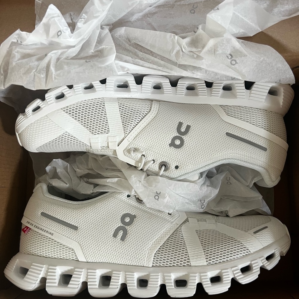 On Running Cloud 5 sneakers in Undyed-White